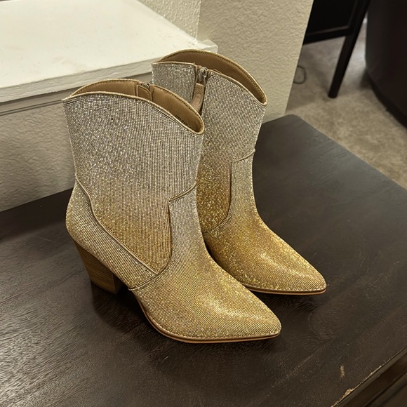 Corkys Selfie - Picture 4 of 8